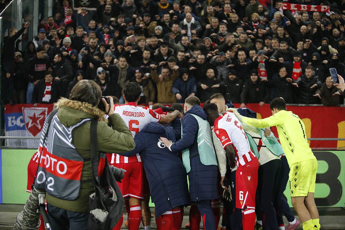 Slavlje fudbalera posle Šturm - Crvena zvezda 12.jpg