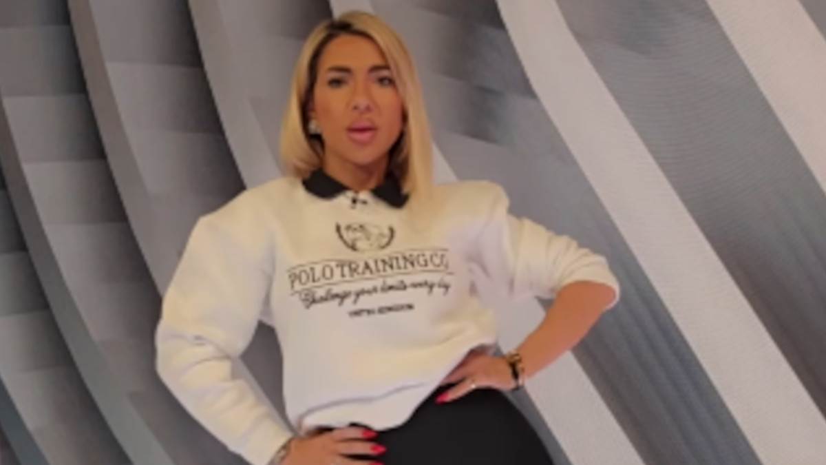 Jovana Jeremić u duksu