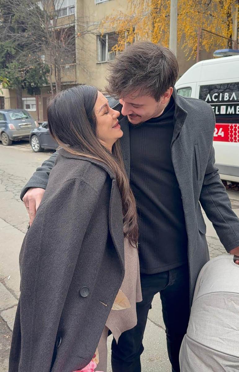 Aleksandru Bursać izveo muž iz porodilišta (4).jpg