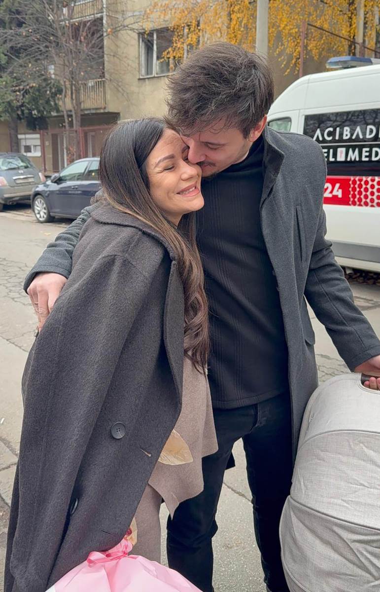 Aleksandru Bursać izveo muž iz porodilišta (5).jpg