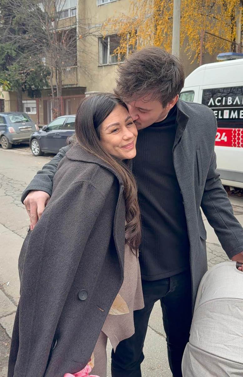 Aleksandru Bursać izveo muž iz porodilišta (6).jpg