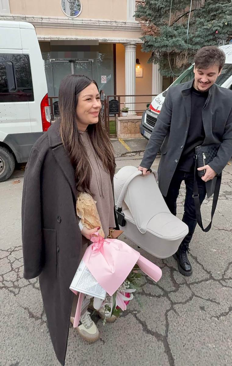 Aleksandru Bursać izveo muž iz porodilišta (7).jpg