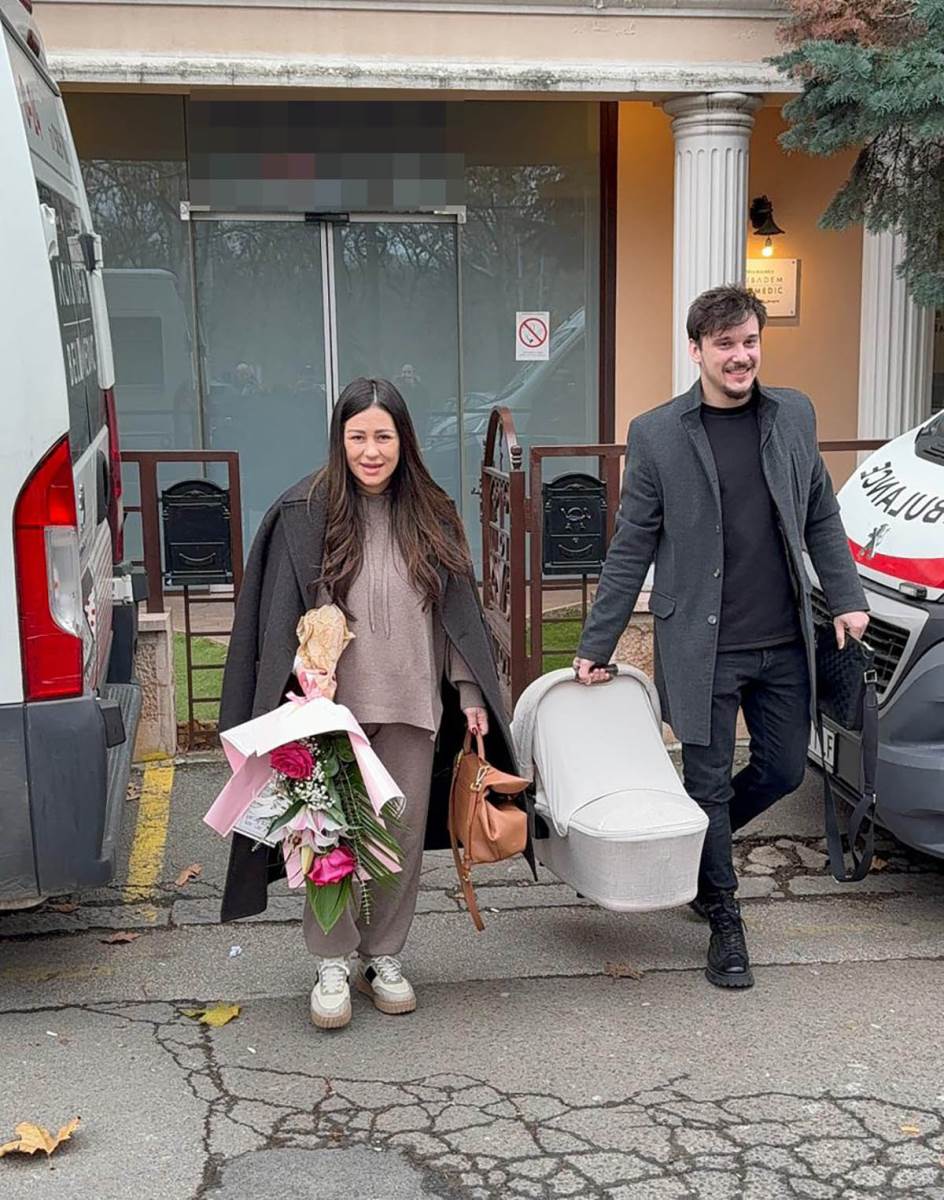 Aleksandru Bursać izveo muž iz porodilišta (10).jpg