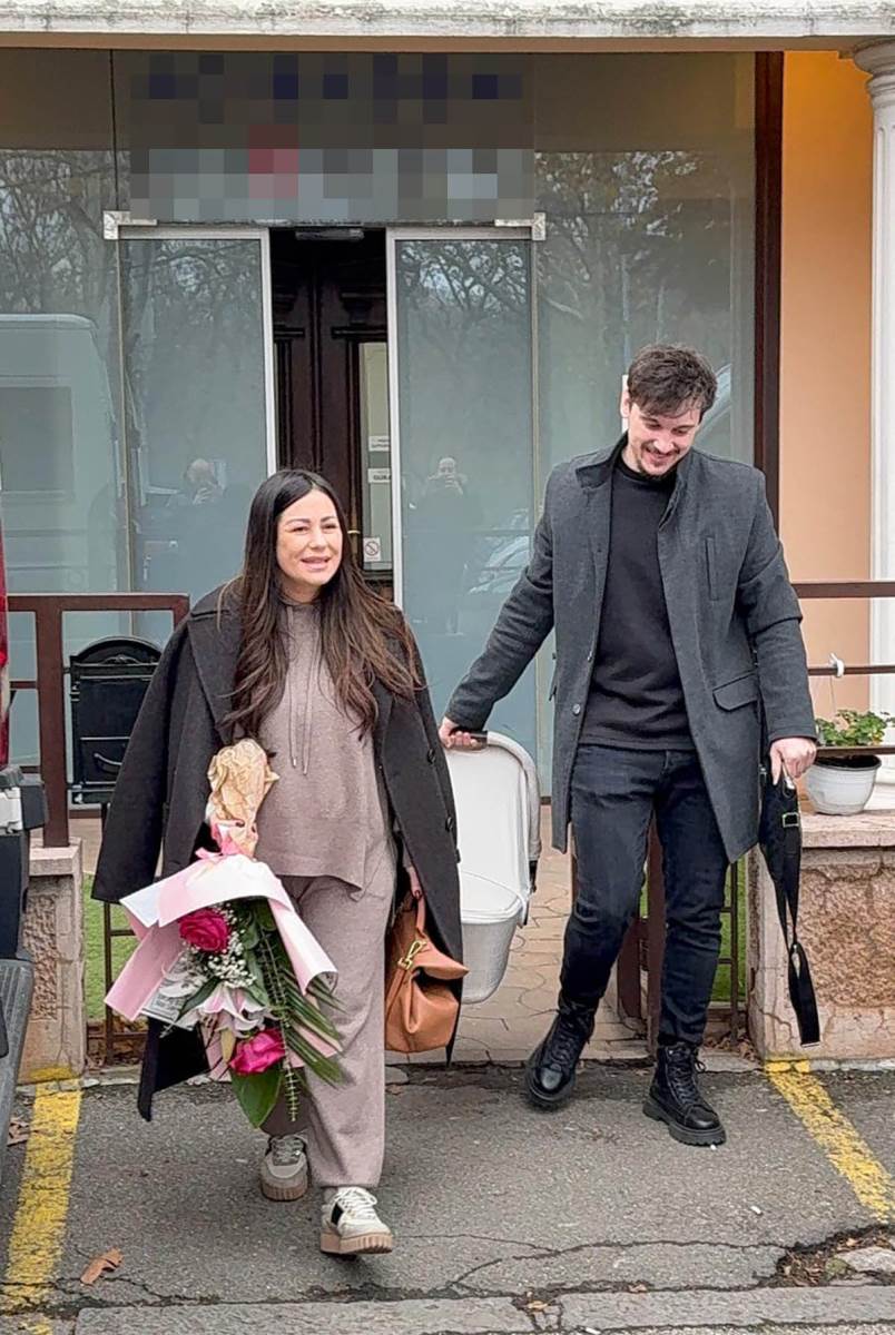 Aleksandru Bursać izveo muž iz porodilišta (1).jpg