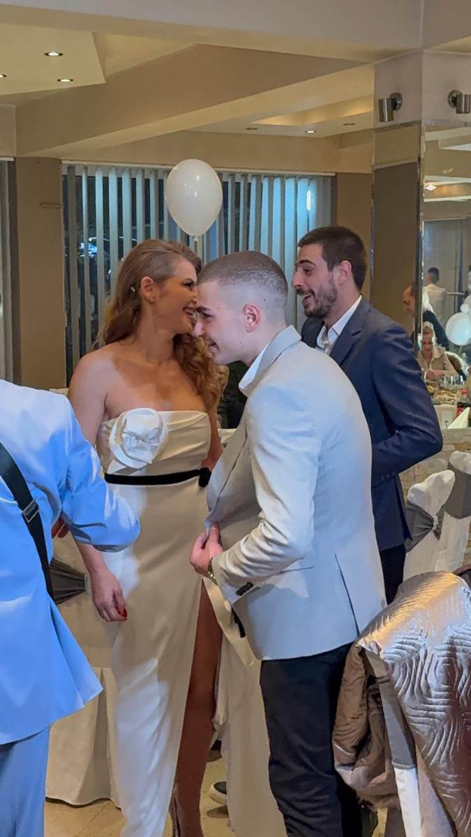 Snajka i sin sa Erom dočekuju goste na punoletstvu unuka (4) copy.jpg