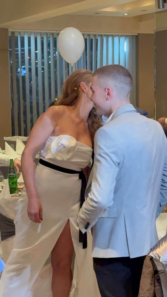 Snajka i sin sa Erom dočekuju goste na punoletstvu unuka (5) copy.jpg