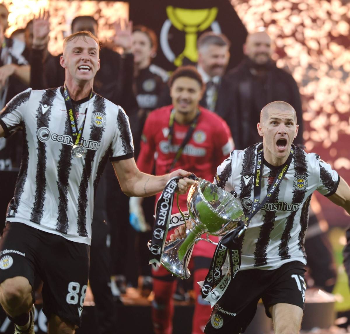 Aleks Gogić i Kilijan Filips slave u Sent Mirenu osvojeni Liga kup