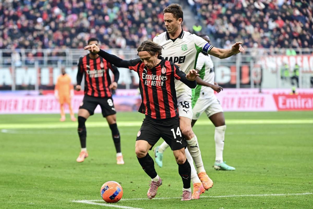 Nemanja Matić i Luka Modrić u duelu na Milan Sasuolo