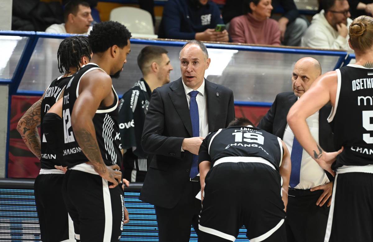 Mirko Ocokoljić vodi tajm-aut u Partizanu