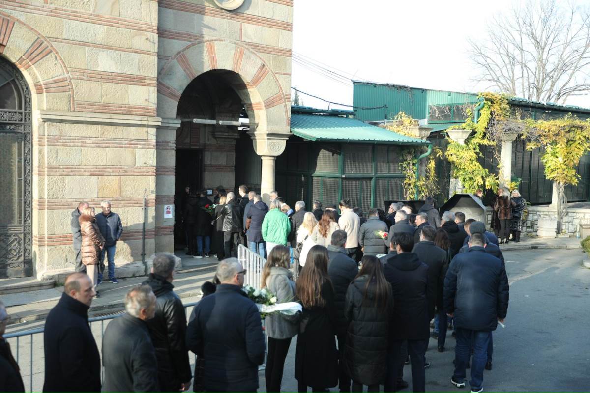 Nikola Lazetic na sahrani oca Zvezdana Terzica