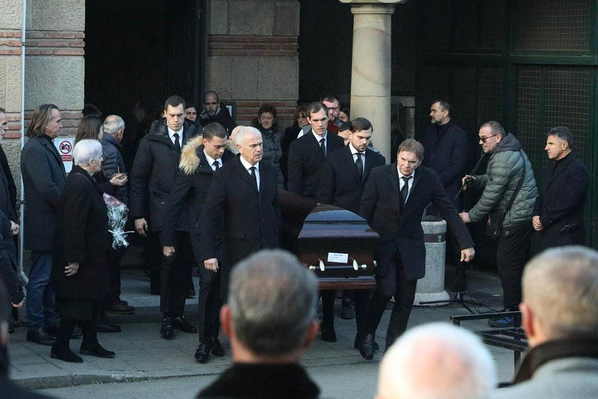 Sahrana oca Zvezdana Terzica (1).jpg