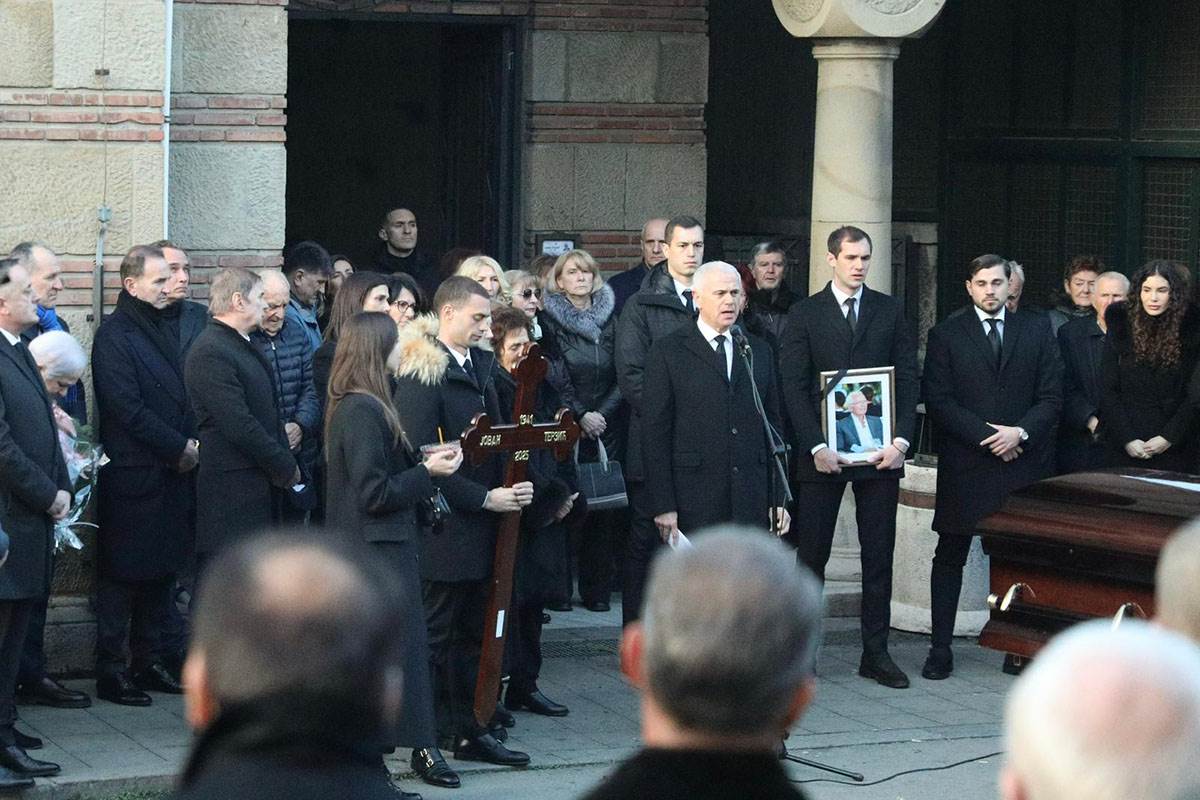 Sahrana oca Zvezdana Terzica (4).jpg