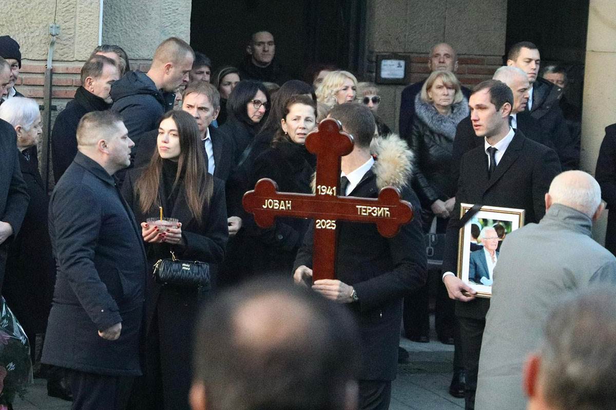 Sahrana oca Zvezdana Terzica (5).jpg