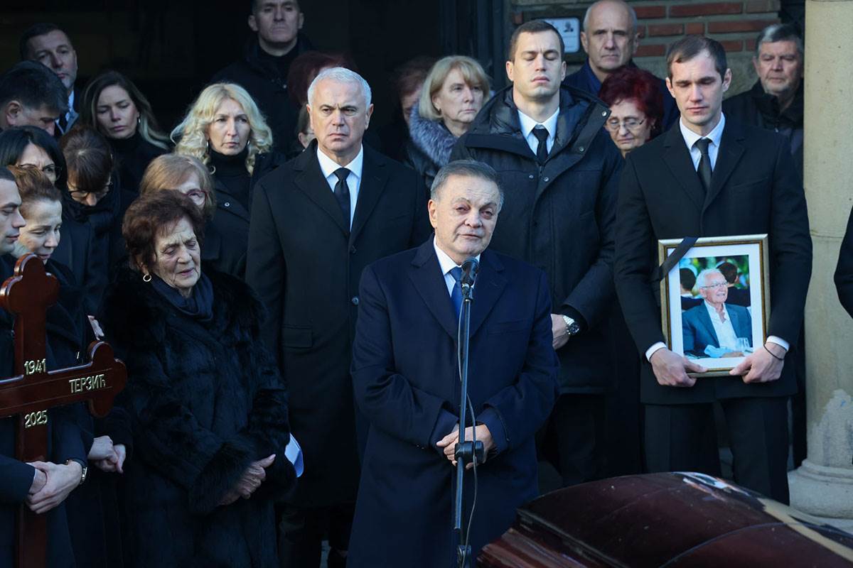 Sahrana oca Zvezdana Terzica (1).jpg