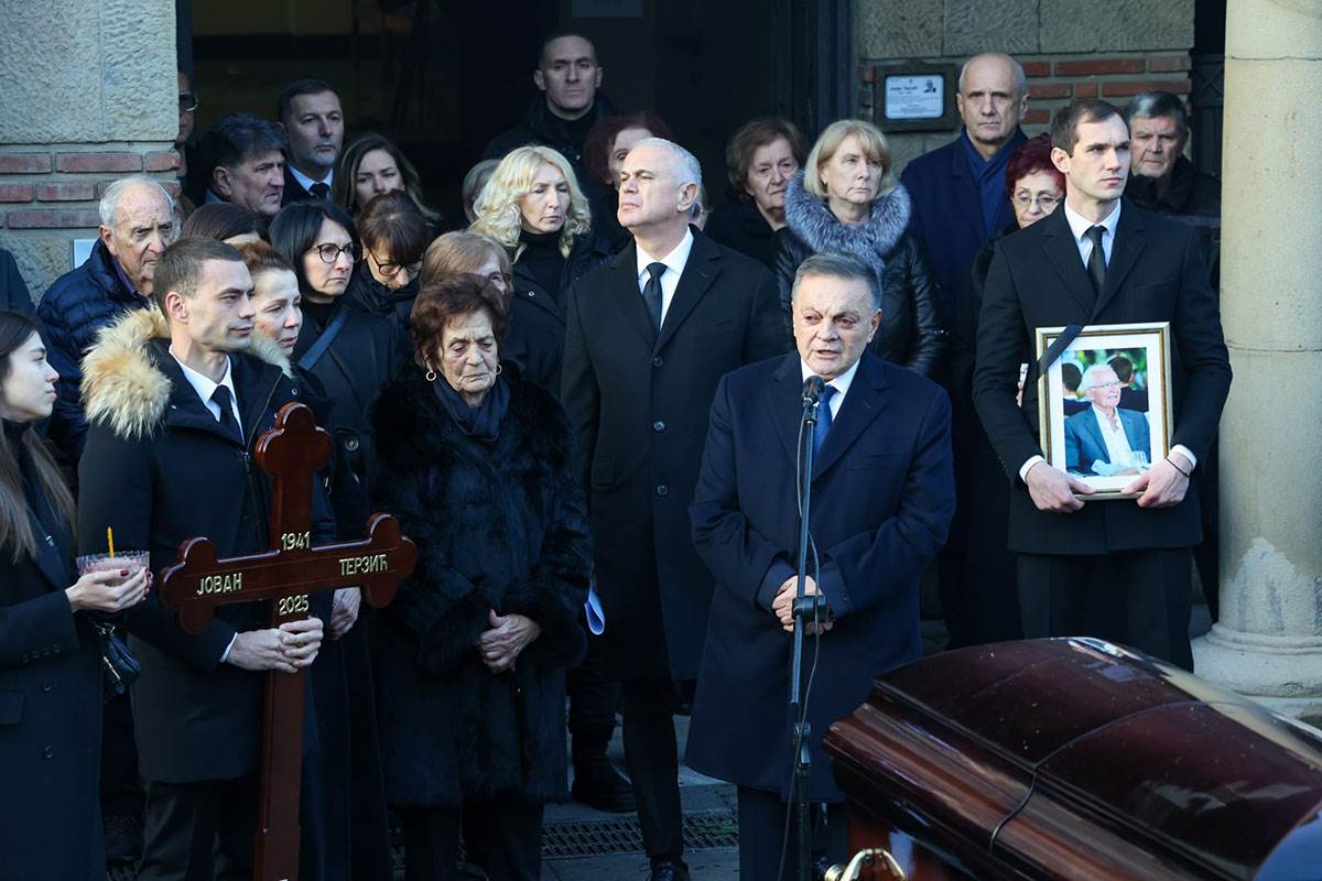 Sahrana oca Zvezdana Terzica (4).jpg