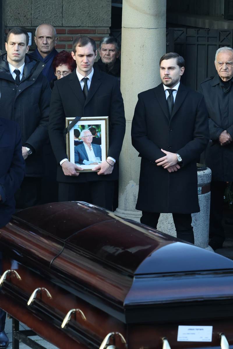 Sahrana oca Zvezdana Terzica (8).jpg