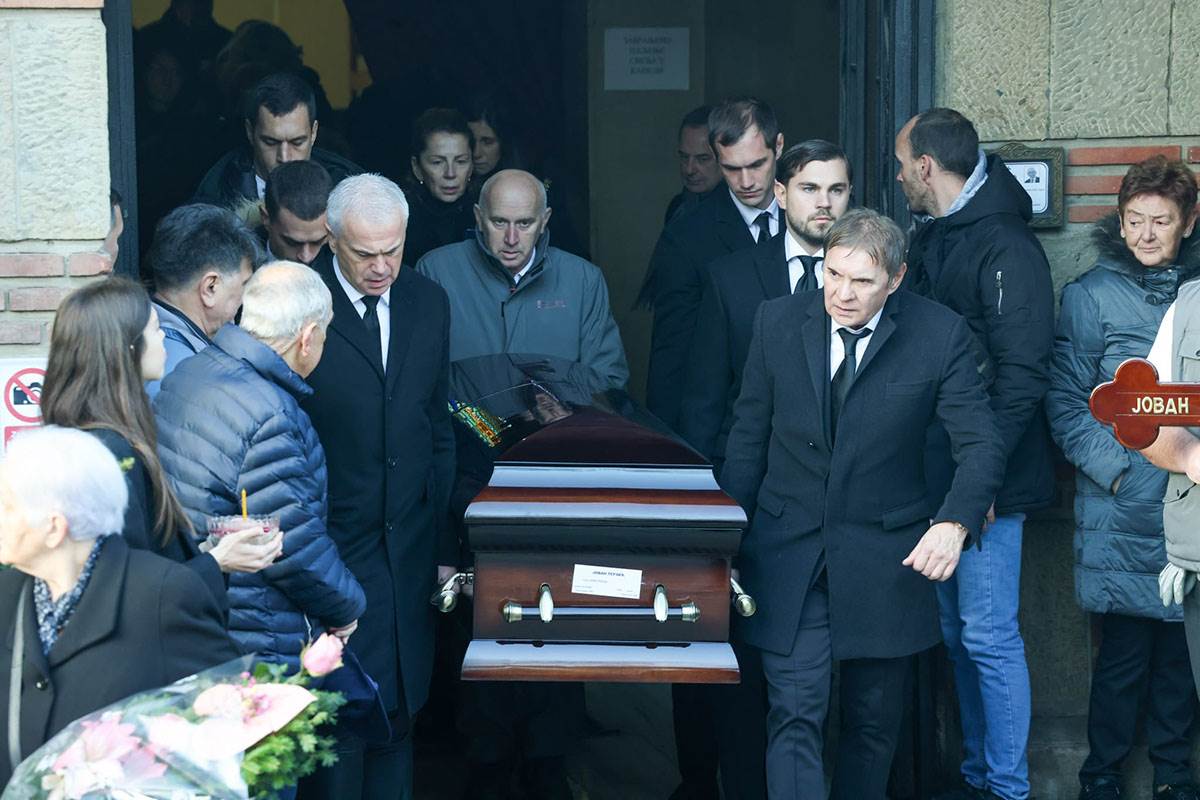 Sahrana oca Zvezdana Terzica (18).jpg