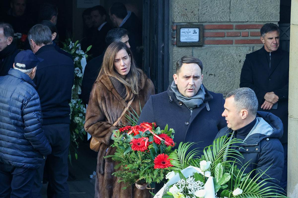 Sahrana oca Zvezdana Terzica (21).jpg