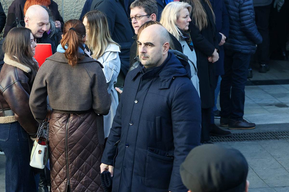 Sahrana oca Zvezdana Terzica (22).jpg