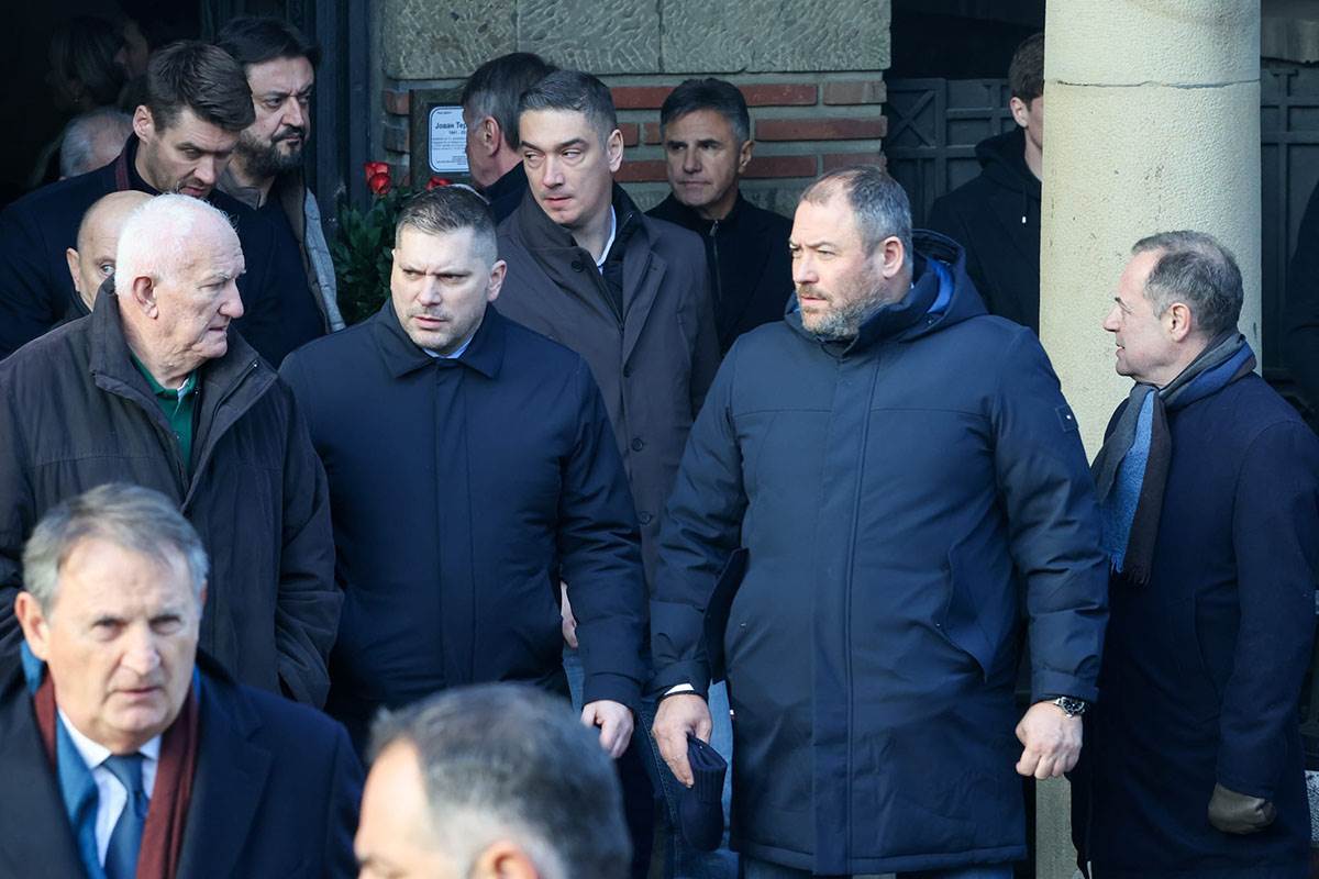 Sahrana oca Zvezdana Terzica (24).jpg