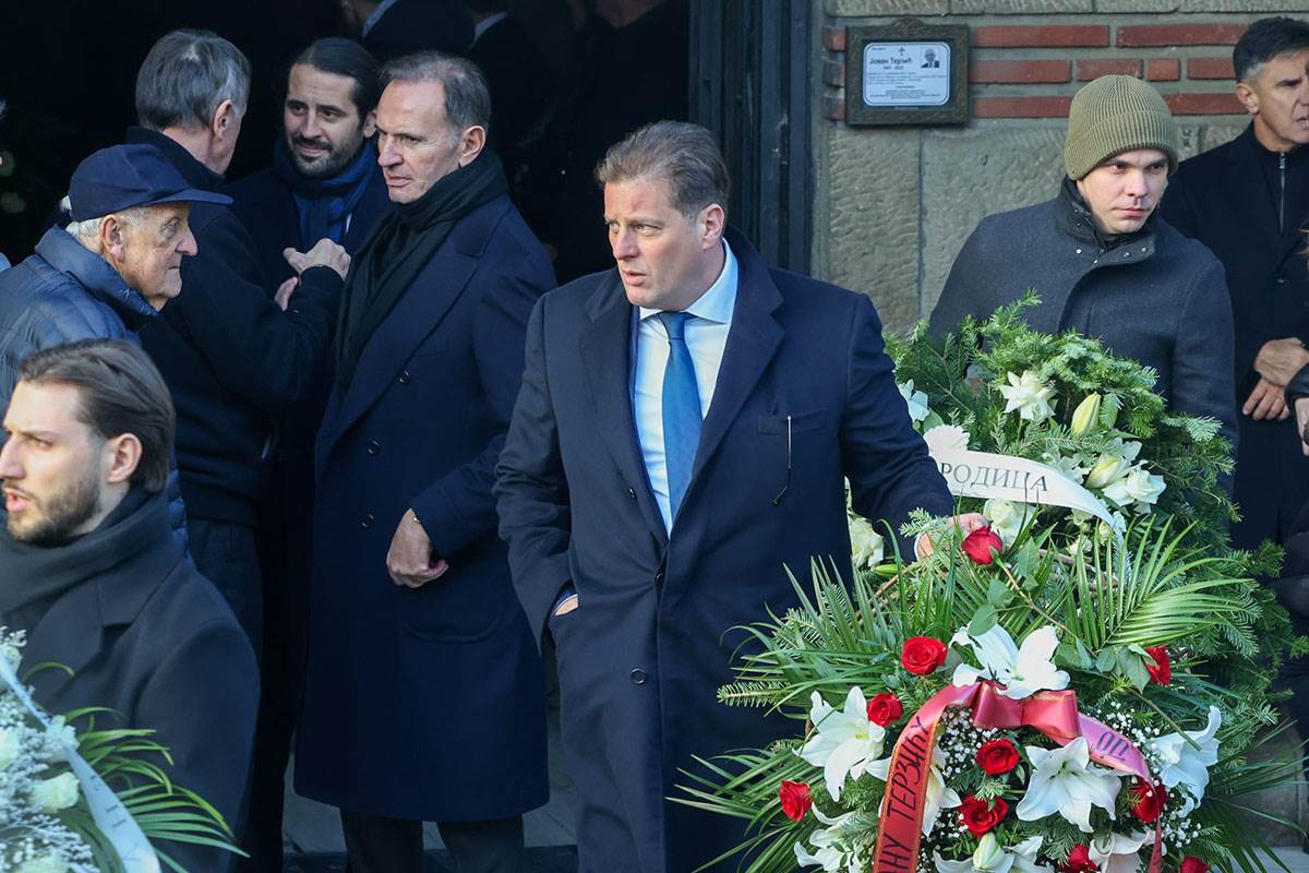 Sahrana oca Zvezdana Terzica (25).jpg