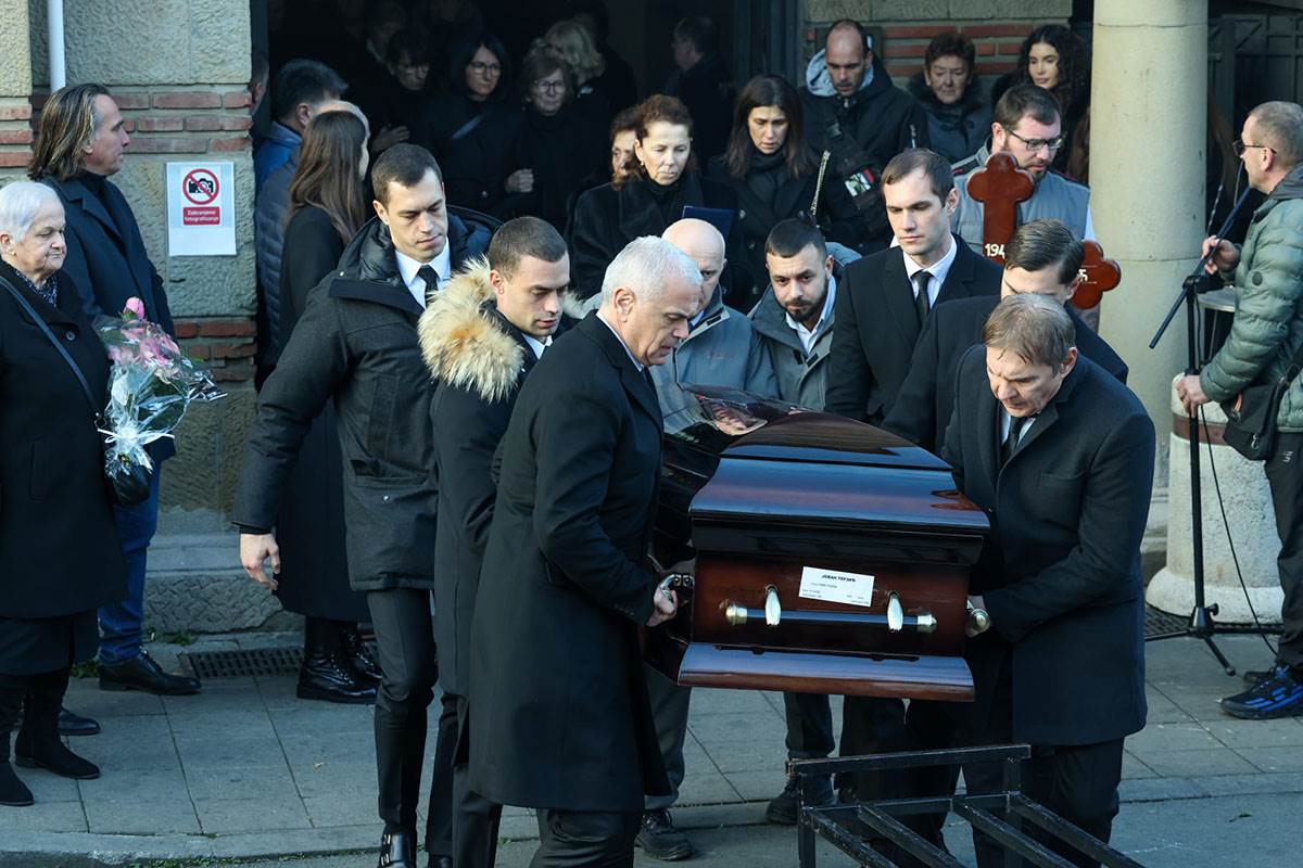 Sahrana oca Zvezdana Terzica (27).jpg