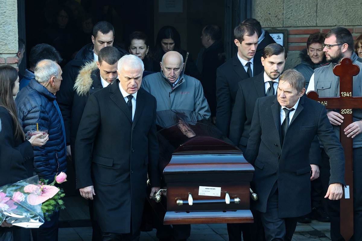 Sahrana oca Zvezdana Terzica (28).jpg