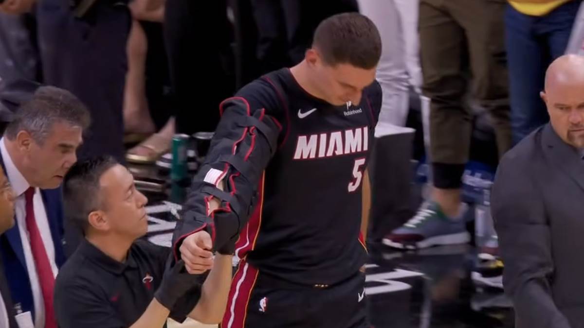 Nikola Jović se povredio na utakmici.