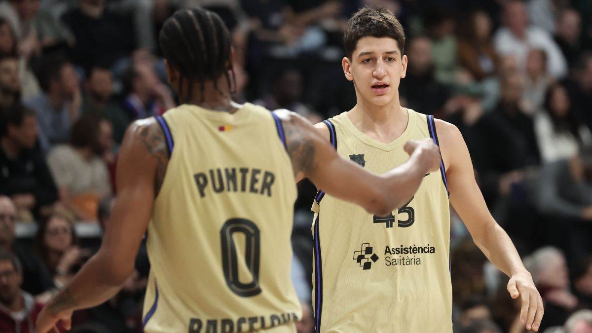 Nikola Kusturica se pozdravlja sa Kevinom Panterom u Barseloni