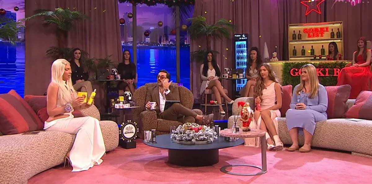 Jelena Karleuša sa ćerkama u Amidži šou (13).jpg