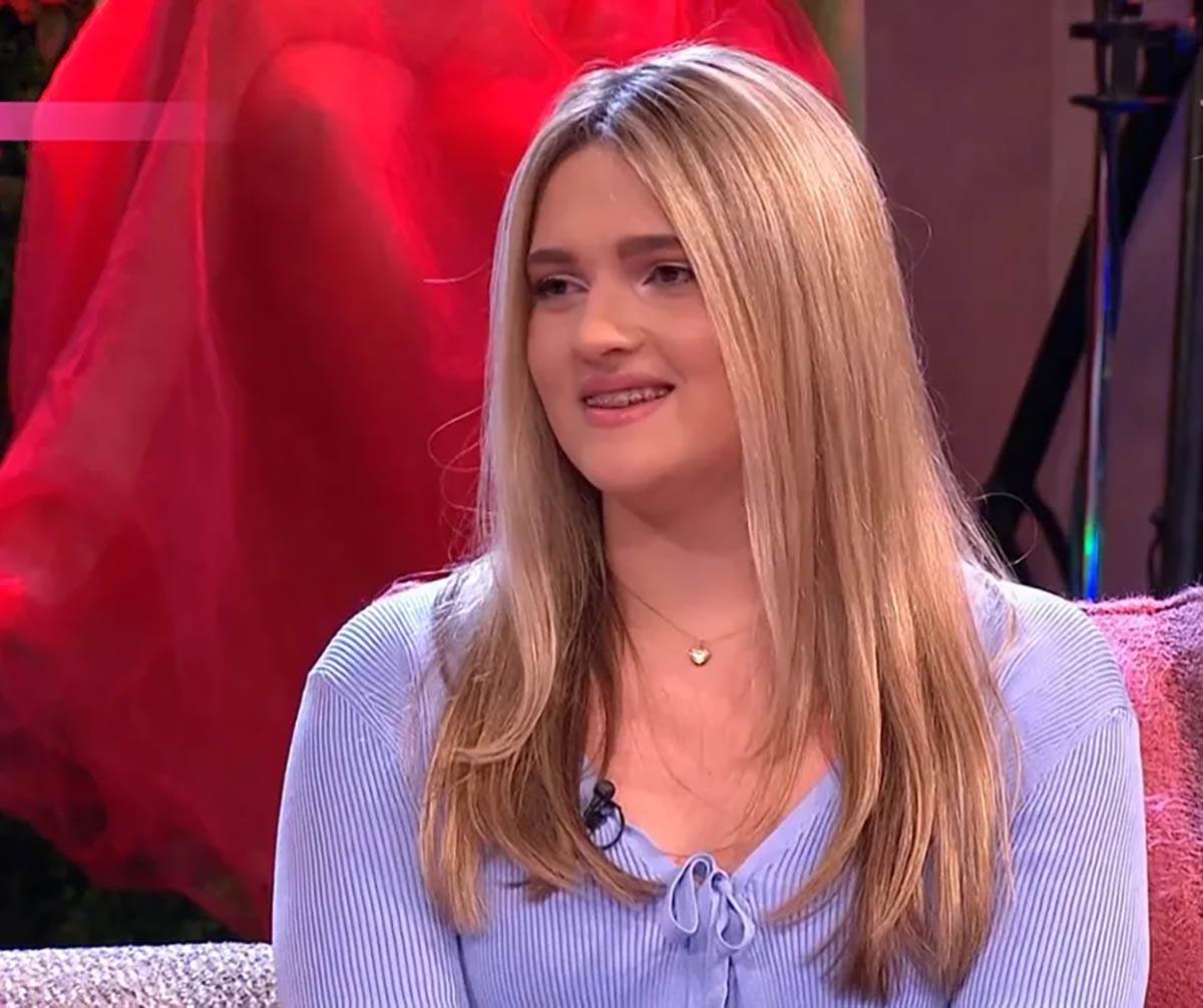 Jelena Karleuša sa ćerkama u Amidži šou (19).jpg