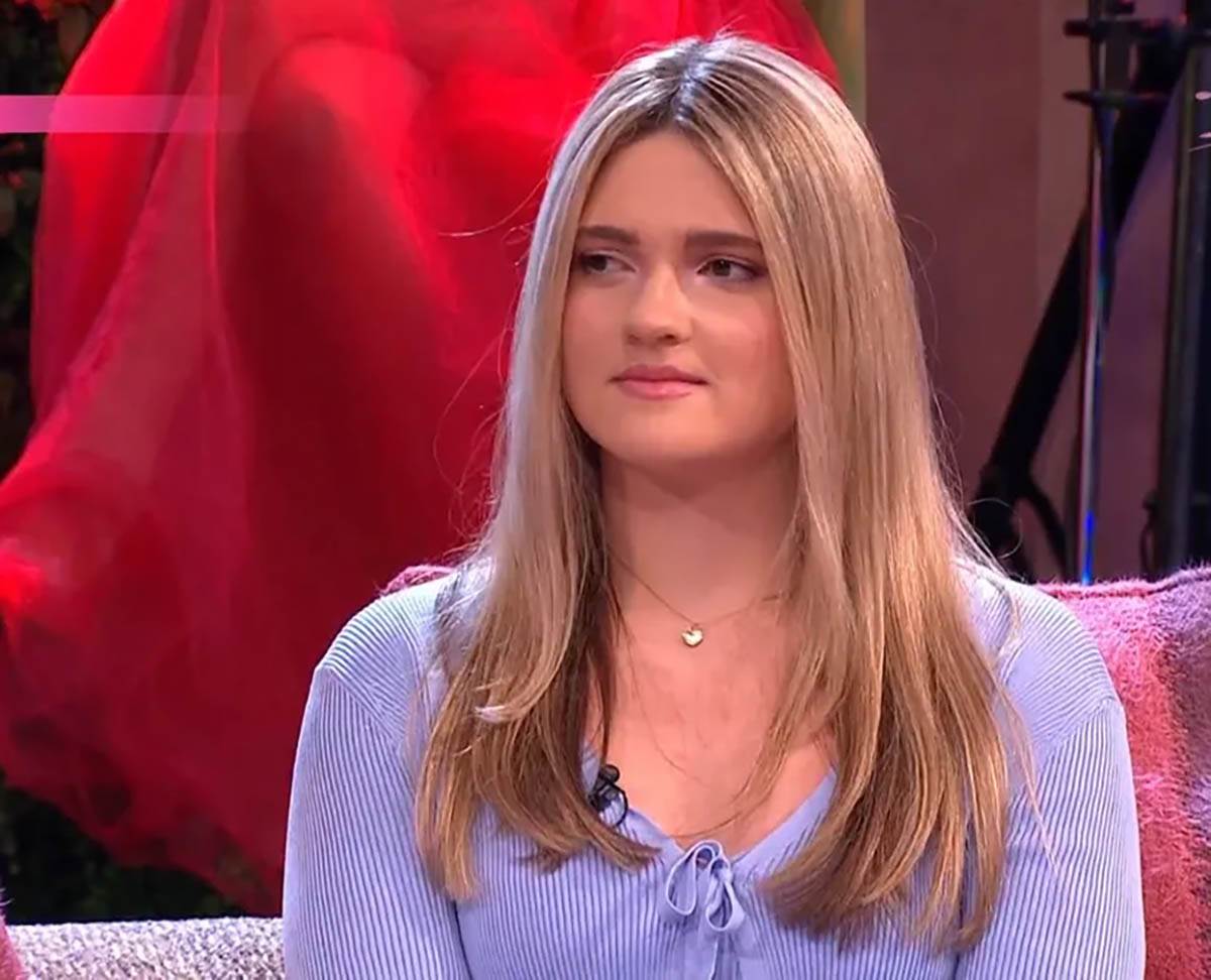 Jelena Karleuša sa ćerkama u Amidži šou (20).jpg