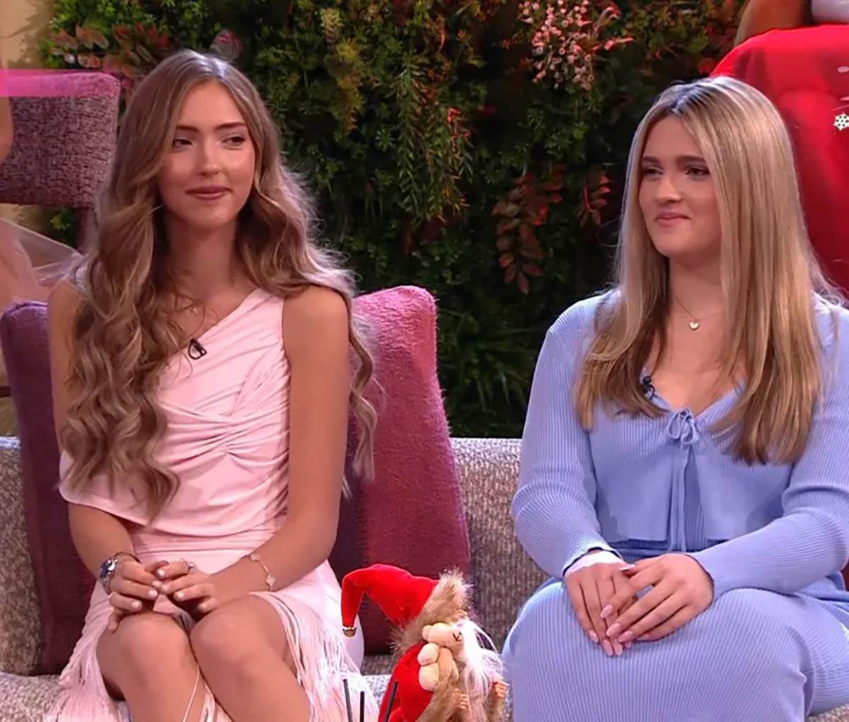 Jelena Karleuša sa ćerkama u Amidži šou (21).jpg