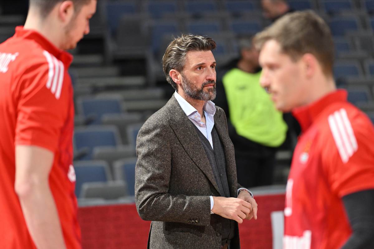 Marko Pešić na utakmici Crvene zvezde i Bajerna