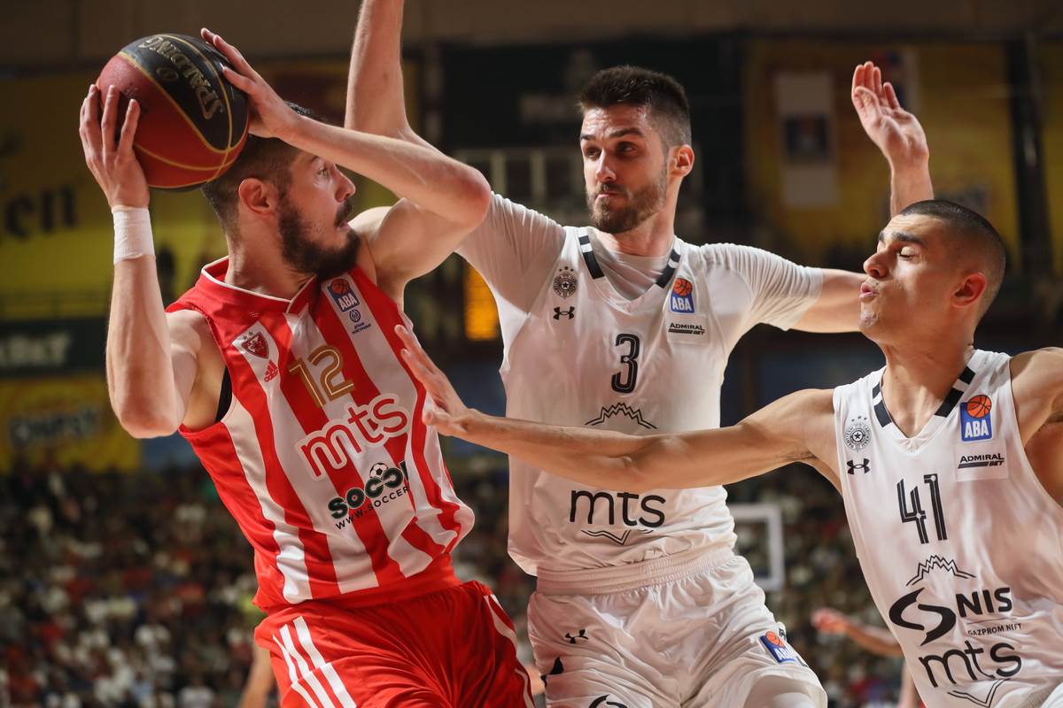 Nikola Kalinić i Rade Zagorac duel na Zvezda Partizan
