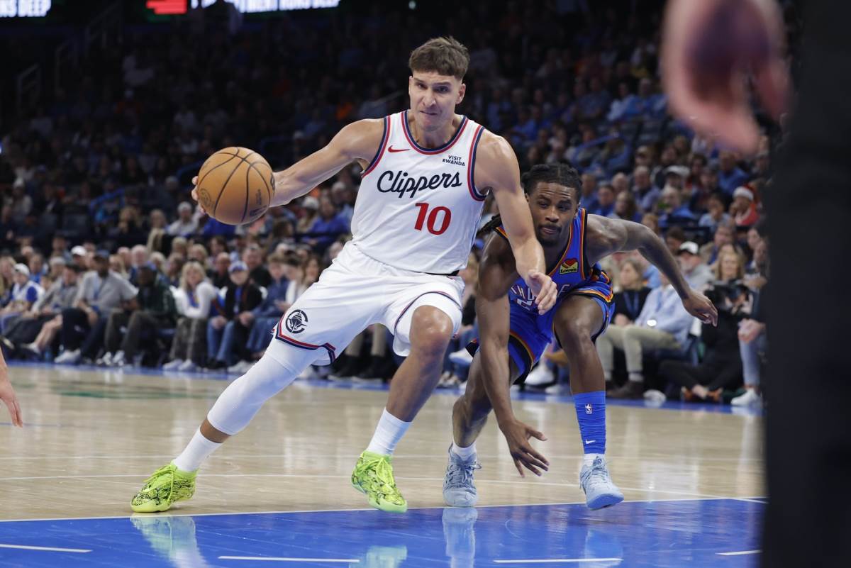 Bogdan Bogdanović vodi loptu ka košu Oklahome