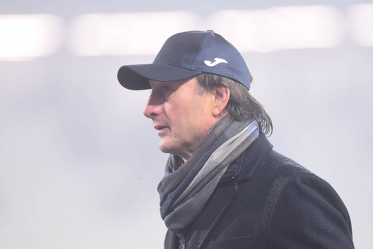 Miroslav Tanjga sa kačketom na glavi.