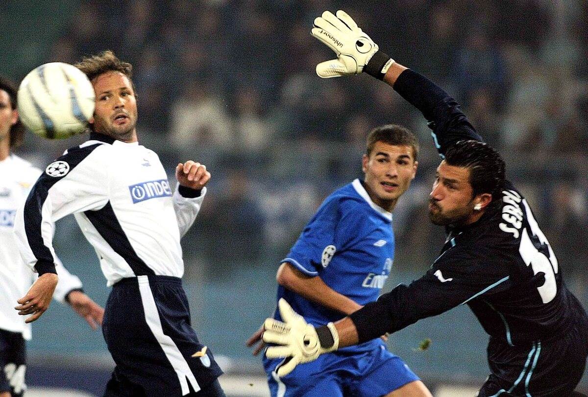 Siniša Mihajlović i Kristijan Mutu u duelu na Lacio Čelsi u Ligi šampiona