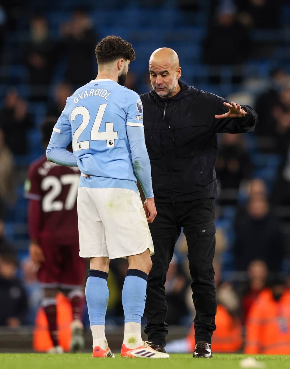 Pep Gvardiola i Joško Gvardiol razgovaraju posle meča protiv Vest Hema