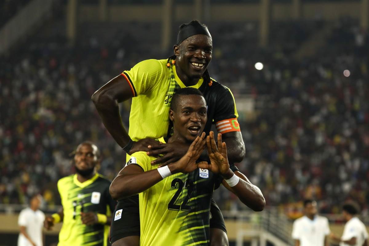 Kalid Aučo slavi sa saigračem iz Ugande