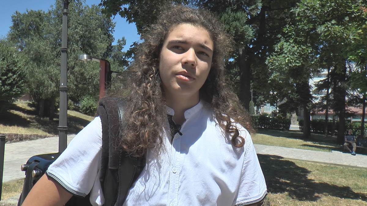 Lazar se nakon 13 godina prvi put ošišao i svu kosu donirao (1) .jpg