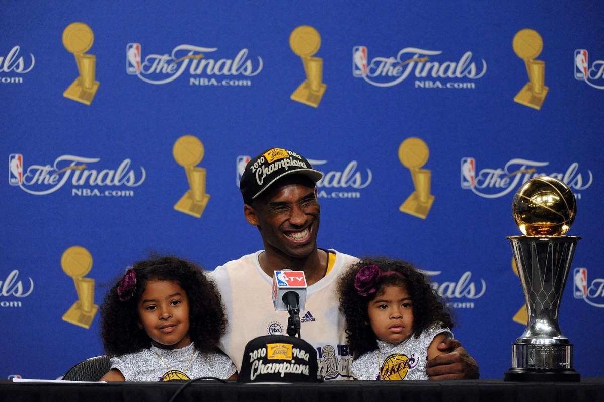 Kobi Brajant sa ćerkama Natalijom i Đijanom 2010. godine