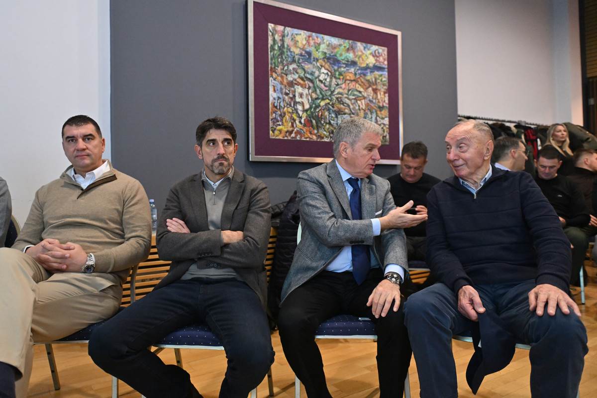 Veljko Paunović, Ljubiša Tumbaković i Milovan Đorić na obnovi trenerske licence FSS