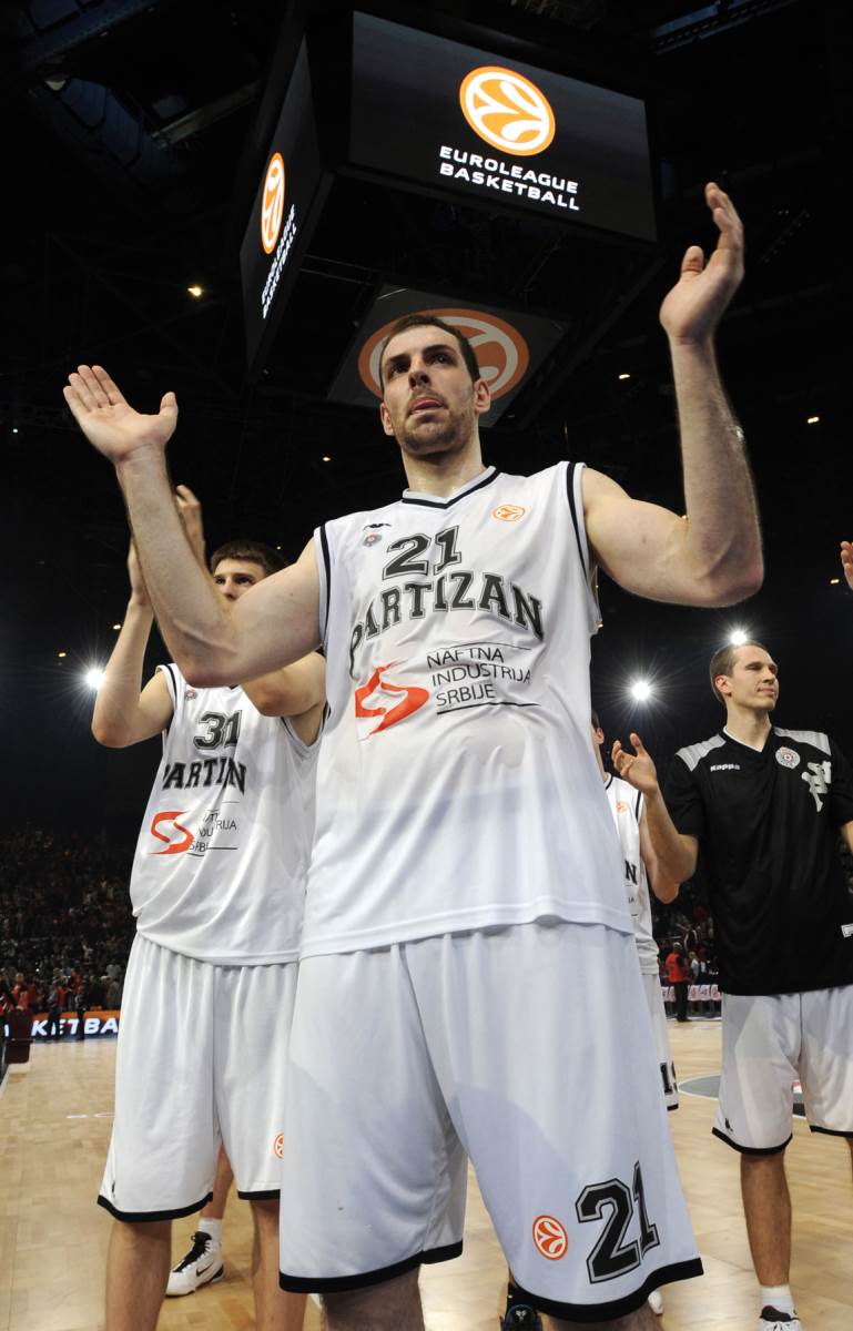 Aleks Marić slavi sa Grobarima u Evroligi