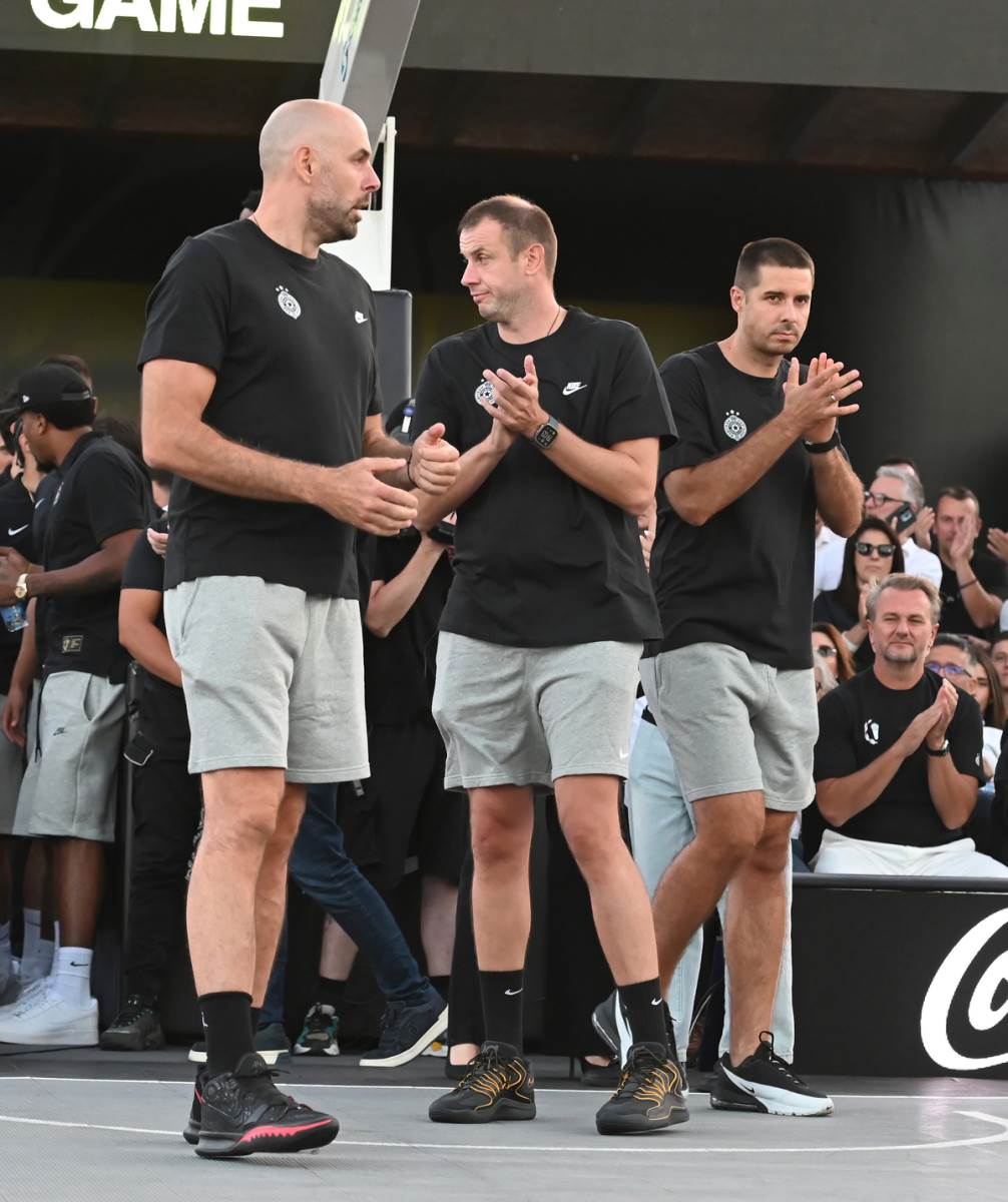 Aleks Marić sa Novicom Veličković i Milenkom Tepićem na utakmici Partizana