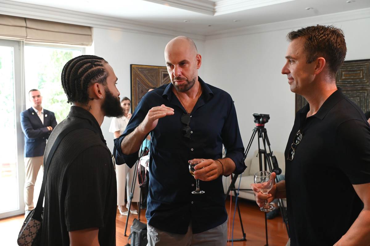 Aleks Marić i Duejn Vašington u ambasadi Australije