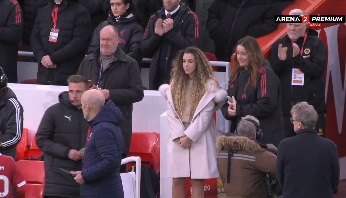 Deca i supruga Dijoga Žote na Enfildu  (5).jpg