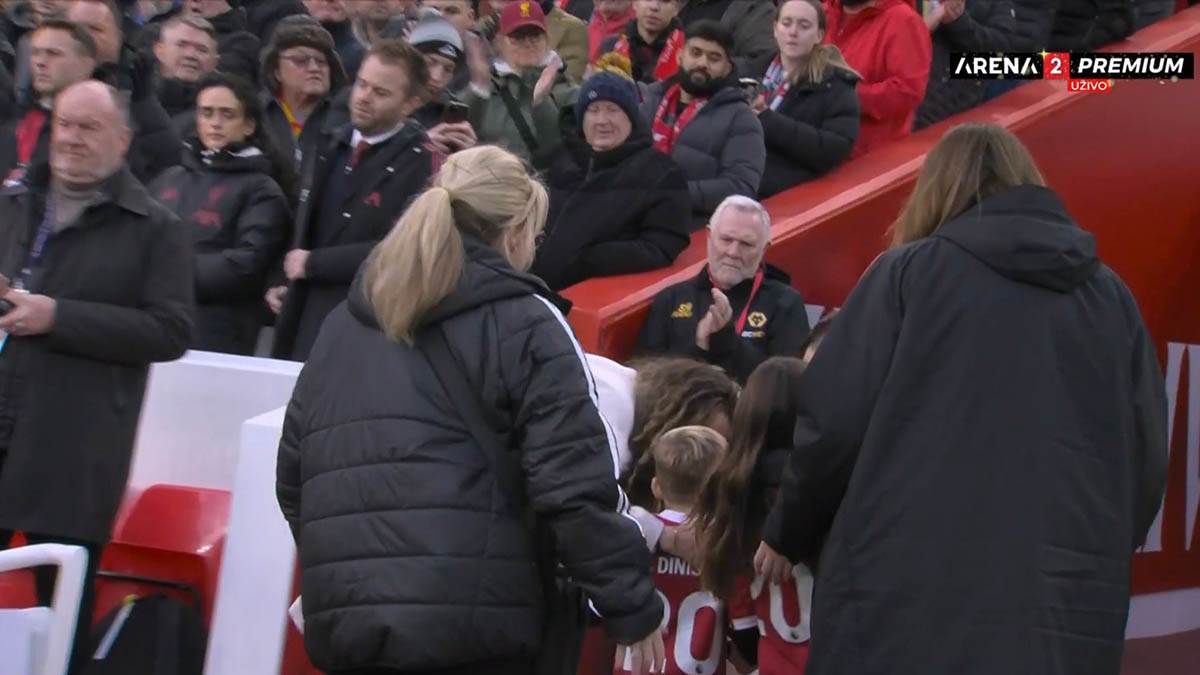 Deca i supruga Dijoga Žote na Enfildu  (7).jpg