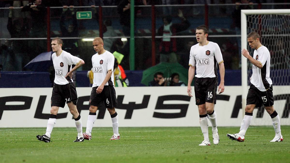 Daren Flečer sa Ves Braunom Nemanjom Vidićem i Majklom Kerikom u Mančester junajtedu