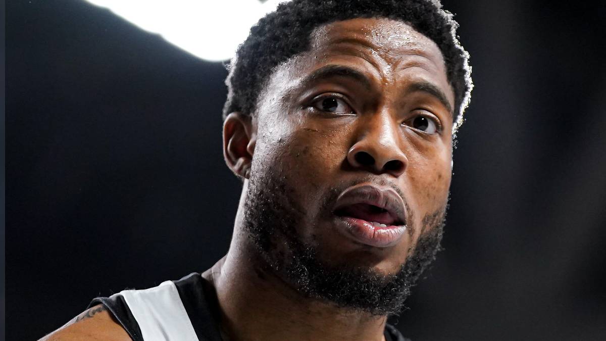 Tajrik Džouns na utakmici Partizana